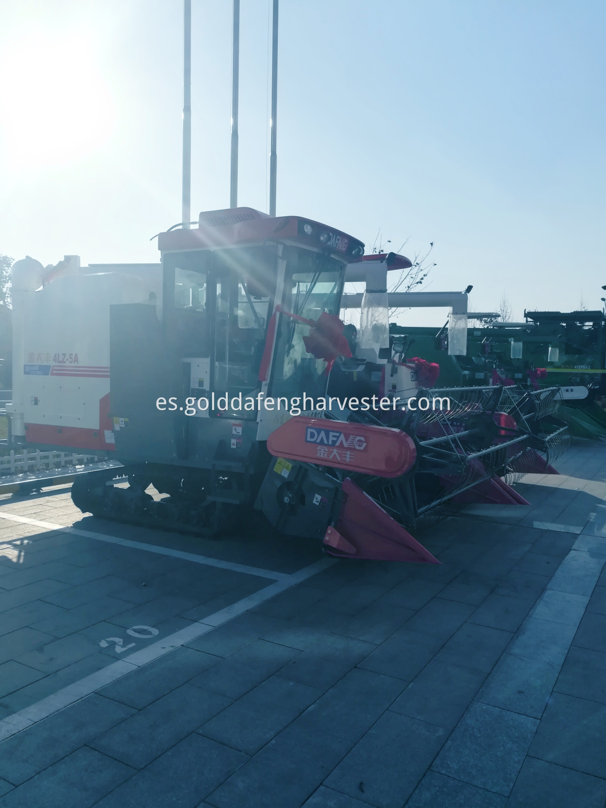 HST rice harvesting machine